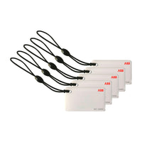 «Σετ καρτών RFID ABB με λουράκι, για ταυτοποίηση και έλεγχο πρόσβασης σε σταθμούς φόρτισης ηλεκτρικών οχημάτων.